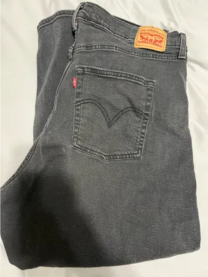 Levi’s High-Waisted Mom Jeans  thumbnail 2