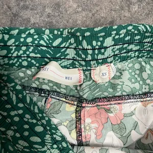 🐸Anthropologie • hei hei floral lotus shorts, Size XS thumbnail 3