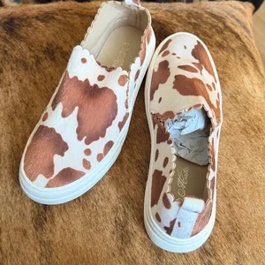 $60 NEW Mata Shoes faux cowhide brown/white cow print slip on sneakers 7 thumbnail 2