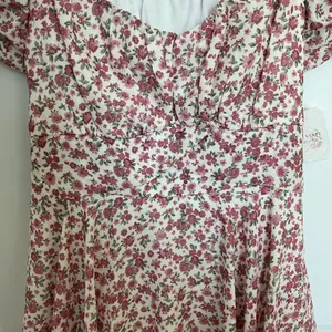 NEW Altar’d State Floral Romper Size XL NWT thumbnail 3