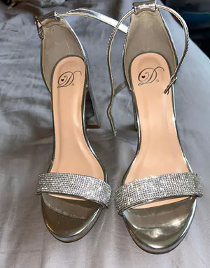 Silver heels Size 7 thumbnail 1