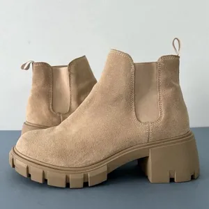 Steve Madden Howler Sand Suede Chelsea‎ Lug Sole Ankle Boots thumbnail 4