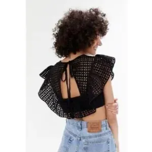 Urban Outfitters Eva Black Eyelet Ruffle Crop Top Sz-S thumbnail 4