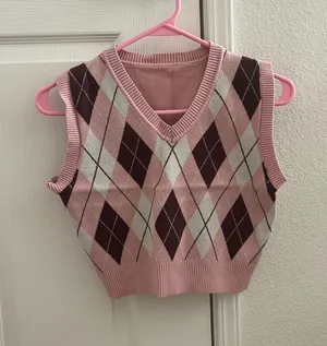 pink sweater vest Size L thumbnail 1