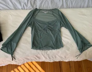 Kimchi Blue top with lace detail. Size M #fashion #urbanoutfitters thumbnail 1