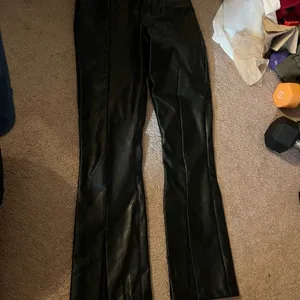 Abercrombie pleather pants split leg 0‎ thumbnail 2