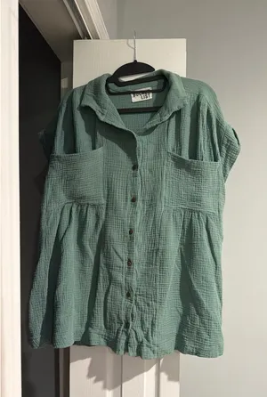 Bucket List Boutique Top Green Size L thumbnail 2