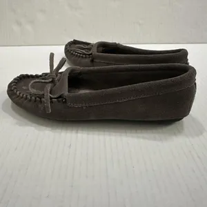 Minnetonka Moccasin‎ Shoes Womens 7 38 Gray Suede Slip On Bow Comfort Flat 401T thumbnail 6