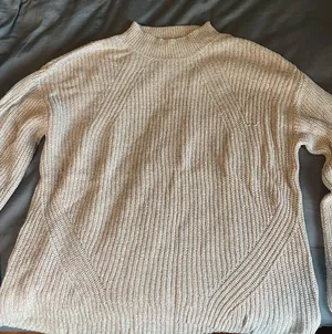 Old Navy sweater thumbnail 1