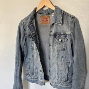 Levi’s Classic Denim Size XS Small Trucker Jean Denim Jacket thumbnail 3