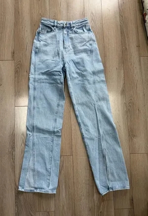 PacSun 90s Boyfriend Jeans Light Split Hem thumbnail 1