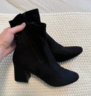 Unisa Black Suede Block Heel Ankle Boots size 8 thumbnail 1
