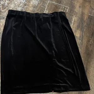 New Gretchen Scott Designs Black Velvet Mini Skirt Size‎ Large thumbnail 1