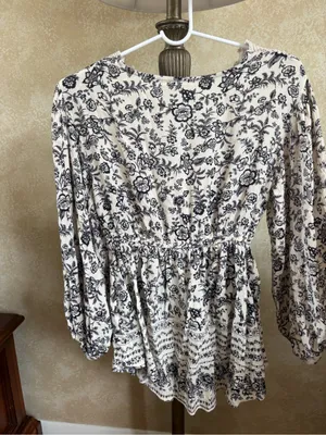 Miami Boho Lace-Trim Floral Peasant Top in Navy & Cream - Size: small thumbnail 2