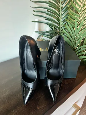 Vaneli Black Pointed Toe Pumps With Patent Cap Size 7 thumbnail 5