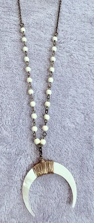 Gold Tone Accent White‎ Crescent Bone Horn Beaded Necklace With White Beads thumbnail 1