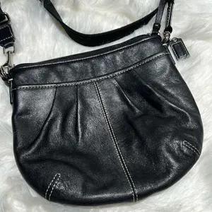 COACH Black Leather SOHO‎ Swing Pack Purse Crossbody Bag B94 thumbnail 2