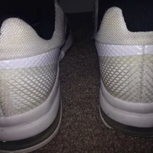 NIKE Women Tennis Athletic Shoes Sz 7.5 thumbnail 2