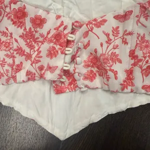 Princess Polly White and‎ Red Floral Crop Top thumbnail 4