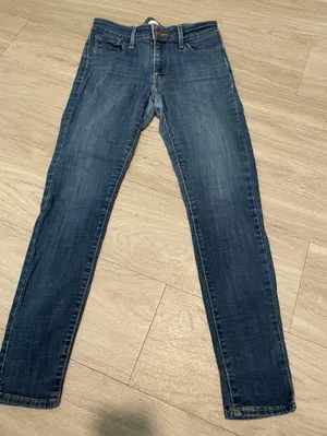 Levi's Women's Skinny Jeans in Medium Dark Blue thumbnail 1