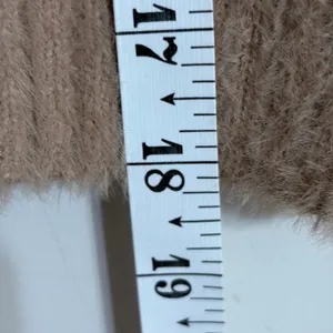 Hollister Fuzzy Swirl Marble Knit Cropped Sweater‎ Tan Cream XS Long Sleeve thumbnail 7