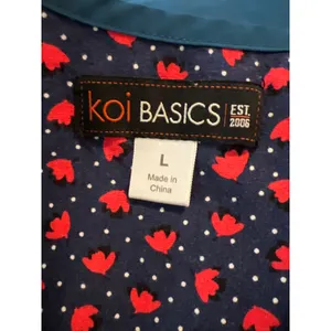 Koi Basics Becca V-Neck Scrub Top Teal Floral Trim Large thumbnail 3