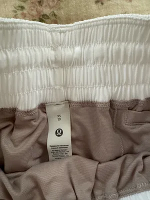 Lululemon Shorts thumbnail 3