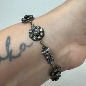 Vintage Silver Tone Rhinestone Flower Bracelet Delicate 90s Estate Jewelry thumbnail 3