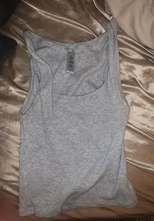 grey tank thumbnail 1