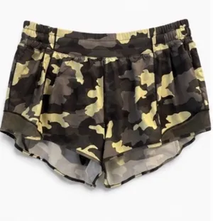 Lululemon Speed Shorts 2.5" thumbnail 1