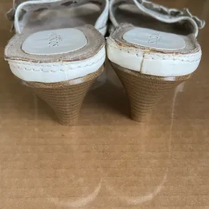 Sonoma Cheeky White Leather Floral Wedge Heels Sz 7 Sandals Boho Pyrography ! thumbnail 6