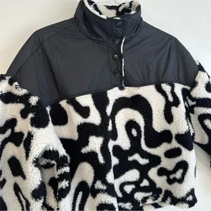 Fleece quarter button up jacket🖤🤍 thumbnail 1