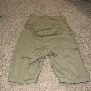 Aerie offline high waisted biker shorts thumbnail 2