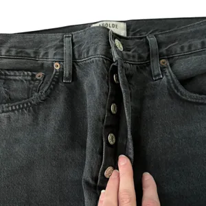 AGOLDE Riley Straight Crop Jeans Black Ripped thumbnail 5