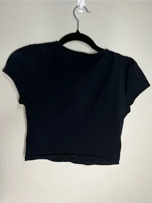 Sunday Best Aritzia Black Faux Wrap Cropped V-Neck Short‎ Sleeve Top thumbnail 6