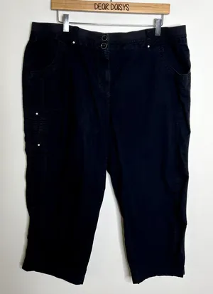 JM Collection Black Cargo Capri Pants thumbnail 1