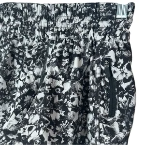 Lululemon Tracker Short V (4") Size 4 thumbnail 6