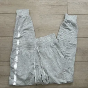 Lululemon sweatpants  thumbnail 1