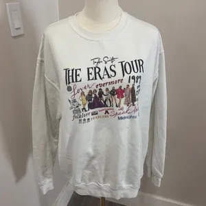 Taylor Swift The Eras Tour Graphic Sweatshirt White Gildan Heavy Blend Medium thumbnail 2