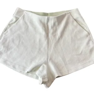 LULULEMON Ribbed Softstreme High Rise Short 2” Light Green size 6 Run Gym EUC thumbnail 1
