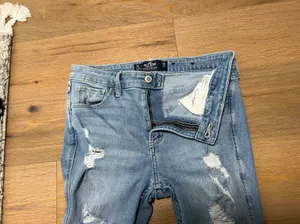 Hollister Size 28 ripped skinny jeans thumbnail 7