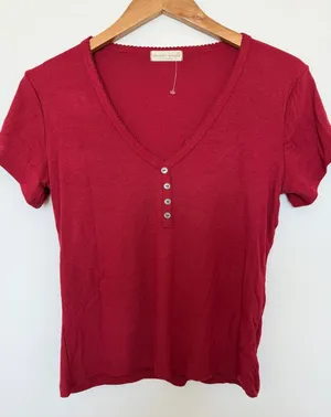 Frankee & skylaar Red Ribbed V-Neck Henley Tee thumbnail 1