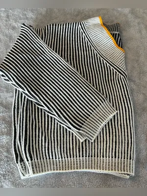 Women’s SHEIN Black & White Striped V-Neck Sweater with Yellow Trim Size Medium thumbnail 8