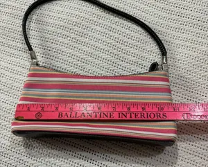 Kate Spade New York – Shoulder Bag Stylish handbag with a vibrant striped print. thumbnail 4