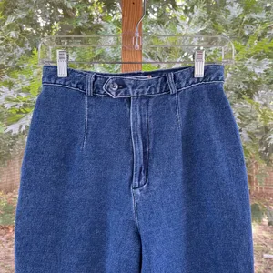 Guess Jeans Women's Vintage 80's Era Stirrup Jeans Size 30 (25" Waist) thumbnail 3