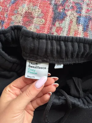 Aritzia TNA Sweatfleece Cozy Fleece Mega Fit Joggers Cargo Black thumbnail 7