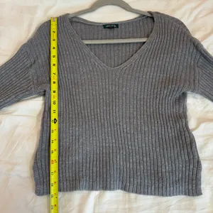 Wild Fable Gray Ribbed V-Neck Sweater Size Small thumbnail 6