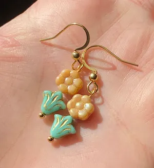 Handmade quality flower Czech glass beads unique fairy simple chic dangle earrings💐💚 thumbnail 3