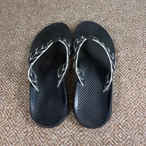 Chacos Black White Thong Sandals Slides Slip On Sz 8 Women’s Casual Comfy Minimal thumbnail 6