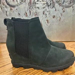 SOREL Joan Of Arctic III Chelsea Wedge Slip On Black Leather Boots Size 9 thumbnail 3